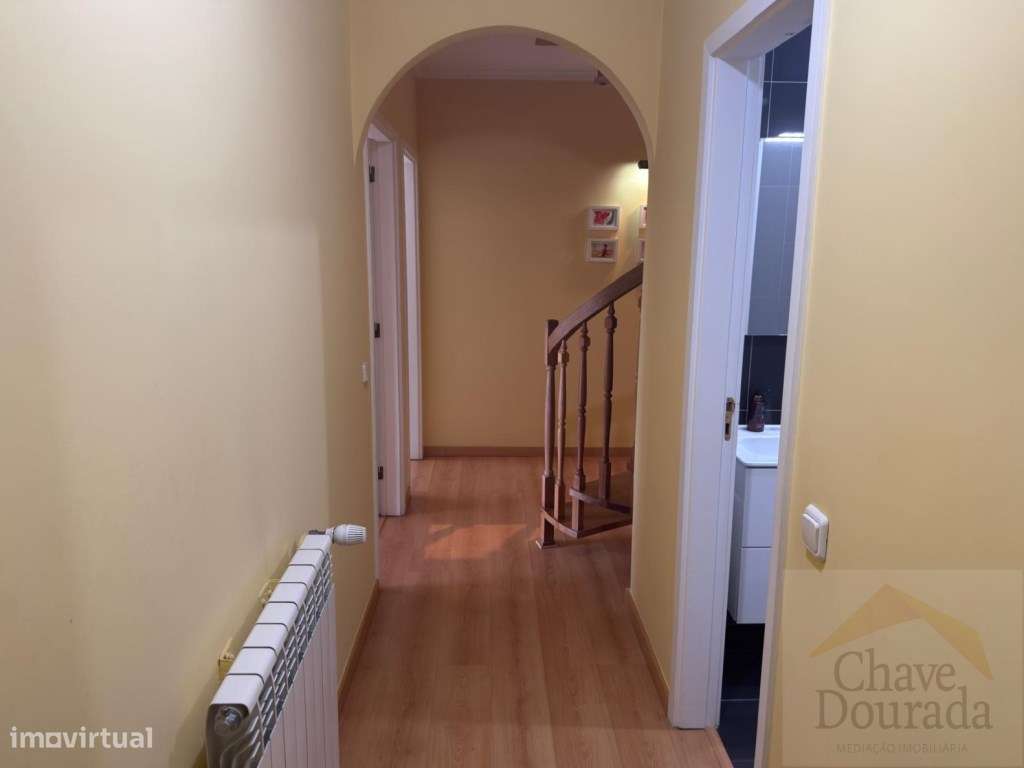 Apartamento T3+3 com garagem e sótão - São Martinho do Bispo-10