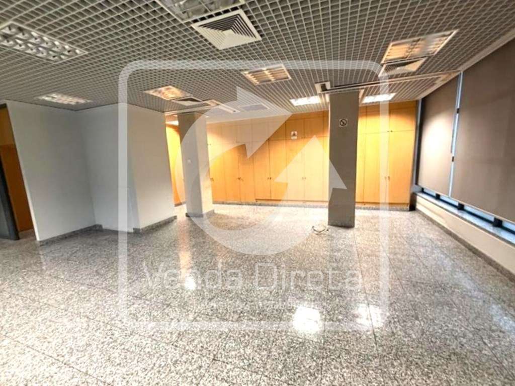 Loja ampla com excelente visibilidade no centro de Vila Nova de Poi... - Grande imagem: 5/24