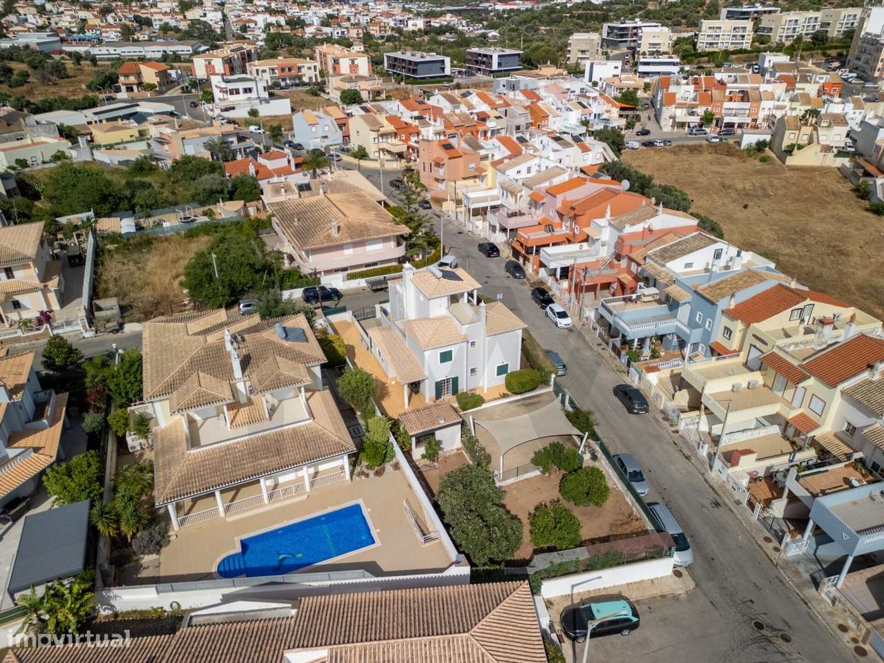 Exclusivo em Alvor: Moradia Isolada T5 com Máxima Privacidade e Confor-53