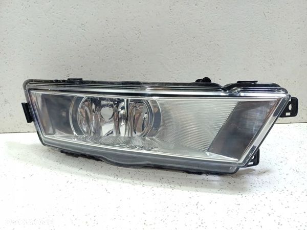 SKODA RAPID 12-17 HALOGEN PRAWY SREBRNY - 1