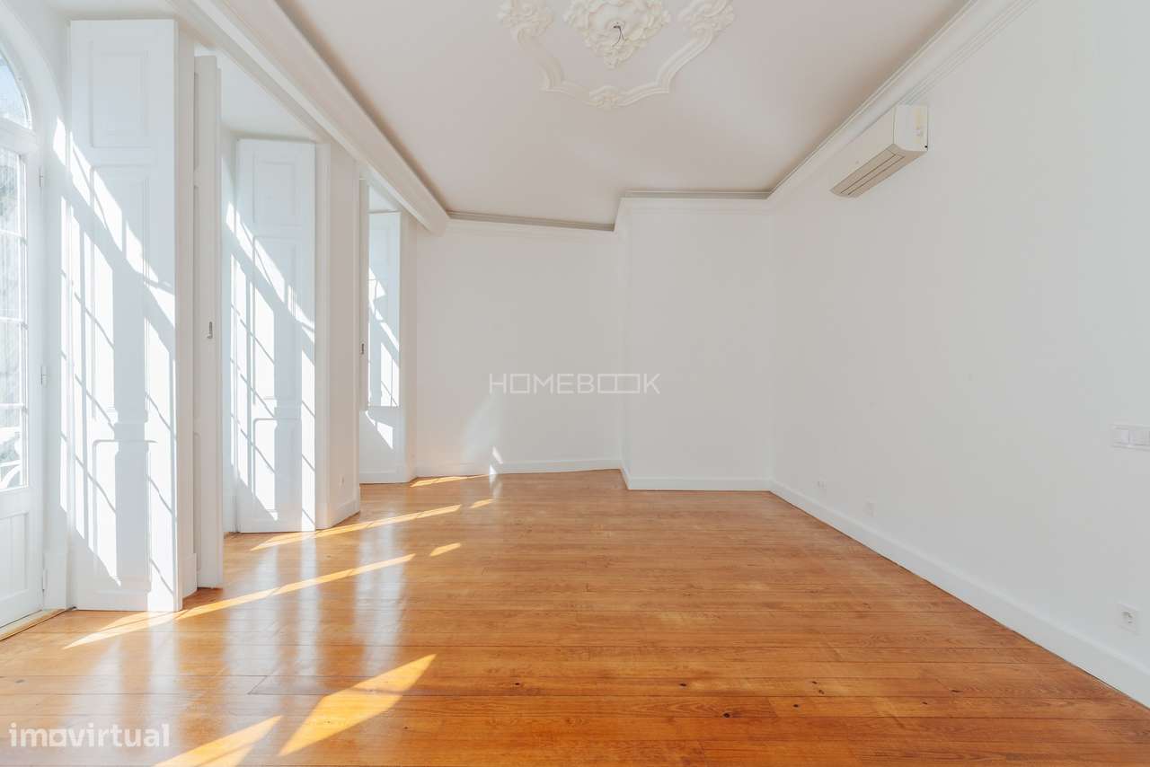 Luz e charme neste espaçoso T5 no coração de Arroios - Grande imagem: 3/46