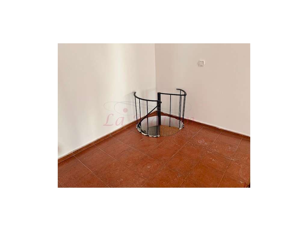 Apartamento T3+1 em Casal de Cambra-36