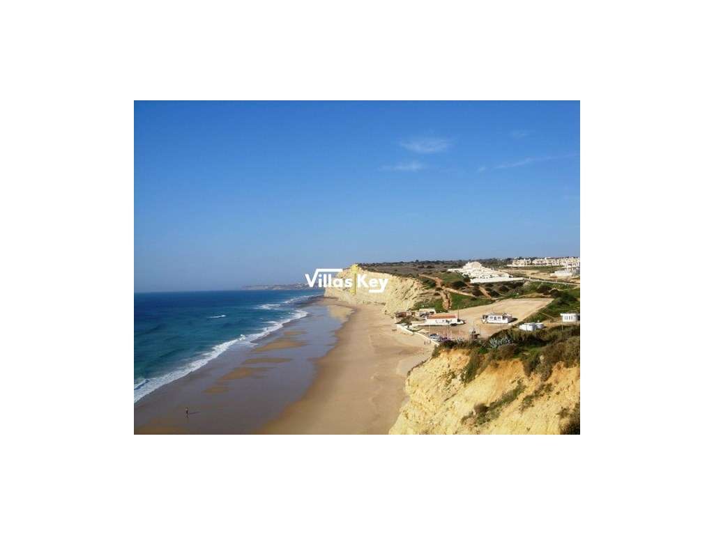 Moradia com 3 quartos, jardim, piscina, vista mar, ao lado da praia...-9