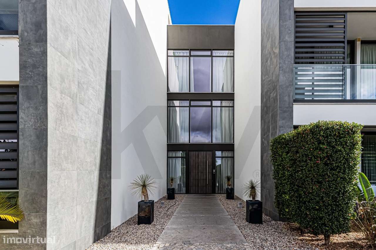 T3 Duplex de alta gama seminovo com vista mar em Albufeira - Grande imagem: 4/40