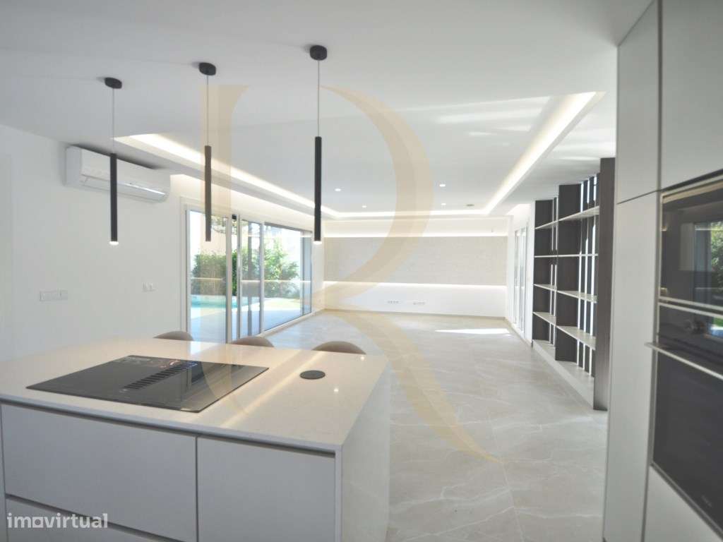 Moradia T3 isolada com piscina, churrasqueira e garagem na Aroeira-6