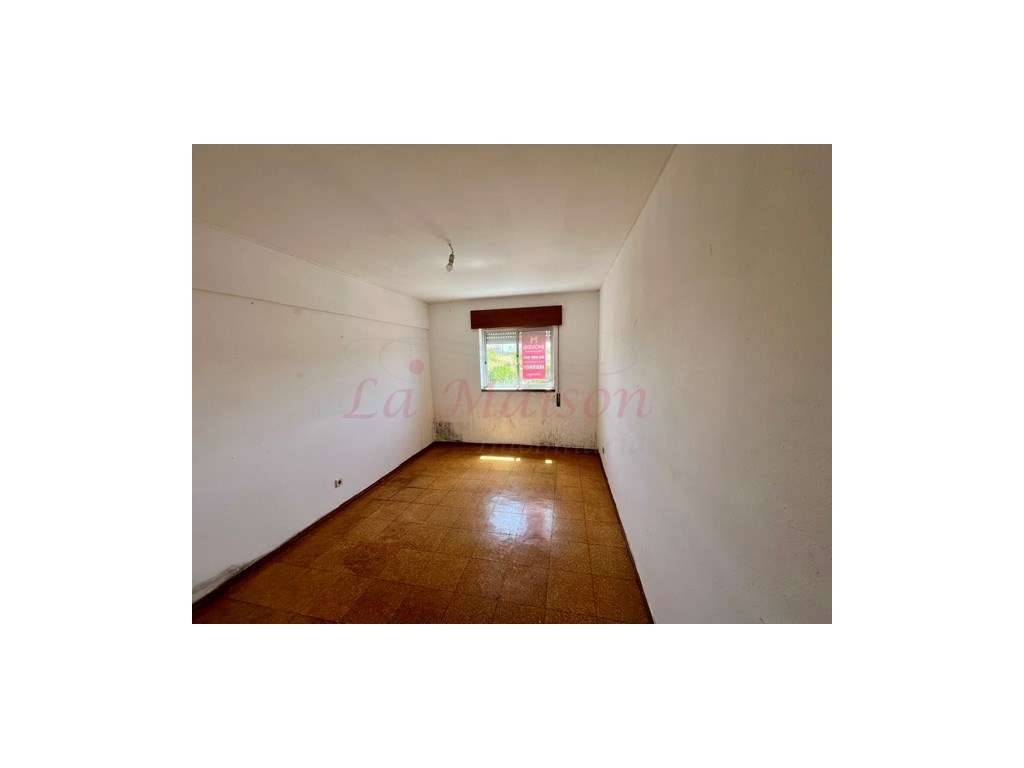 Excelente Apartamento T3 em Casal de Cambra-12
