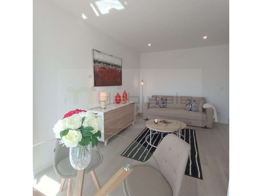 Apartamento T3/4 em fase de remodelação total em Benfica com VARANDA - Grande imagem: 4/21