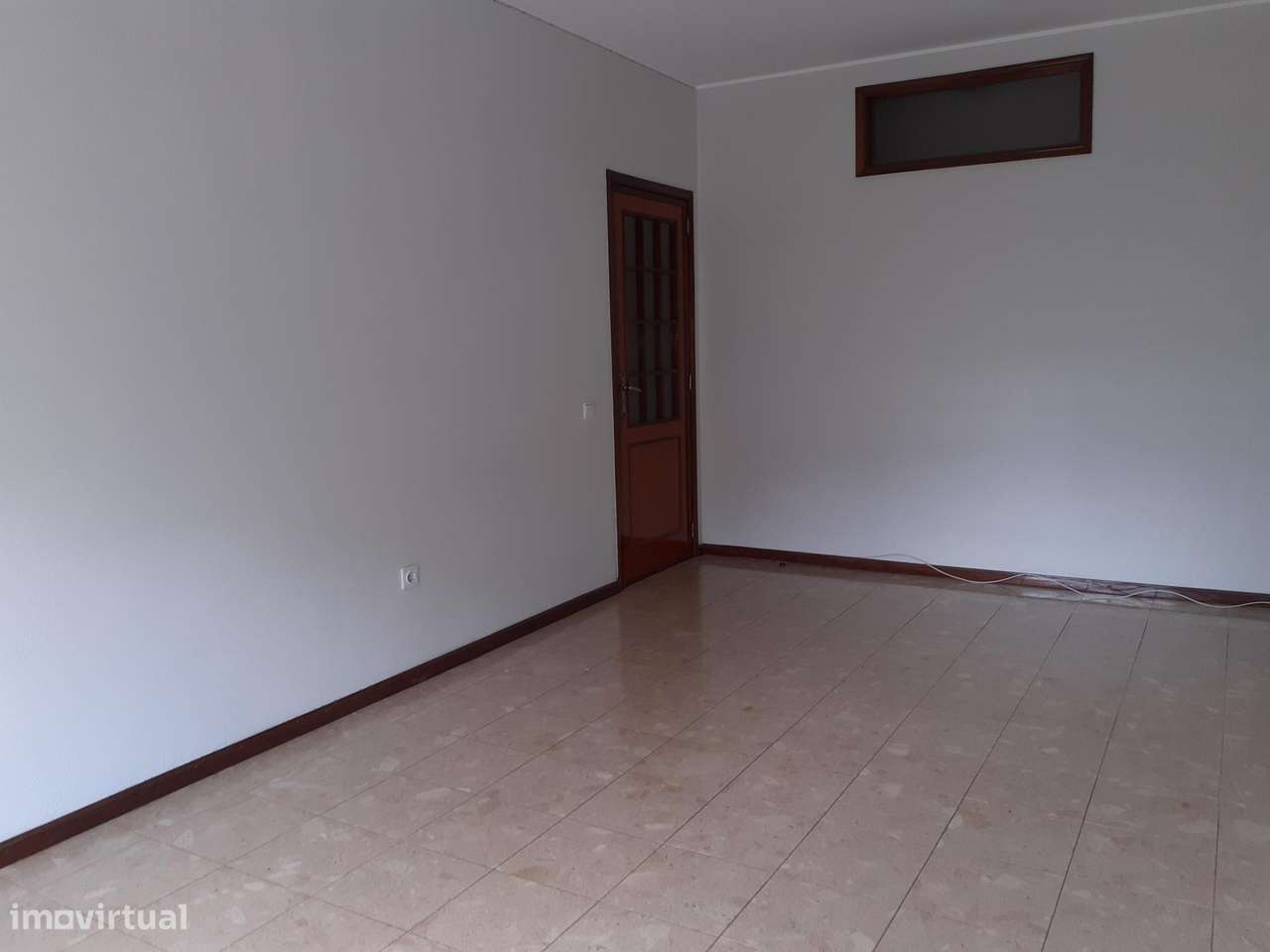 Apartamento T2 em Vila nova de Gaia com lugar de garagem e varandas - Grande imagem: 3/18