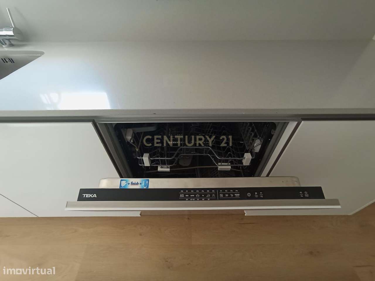 Moradia geminada no centro da Costa da Caparica-9