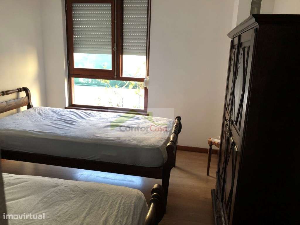 Moradia T4 mobilada com jardim, logradouro, garagem, excelente expo...-19
