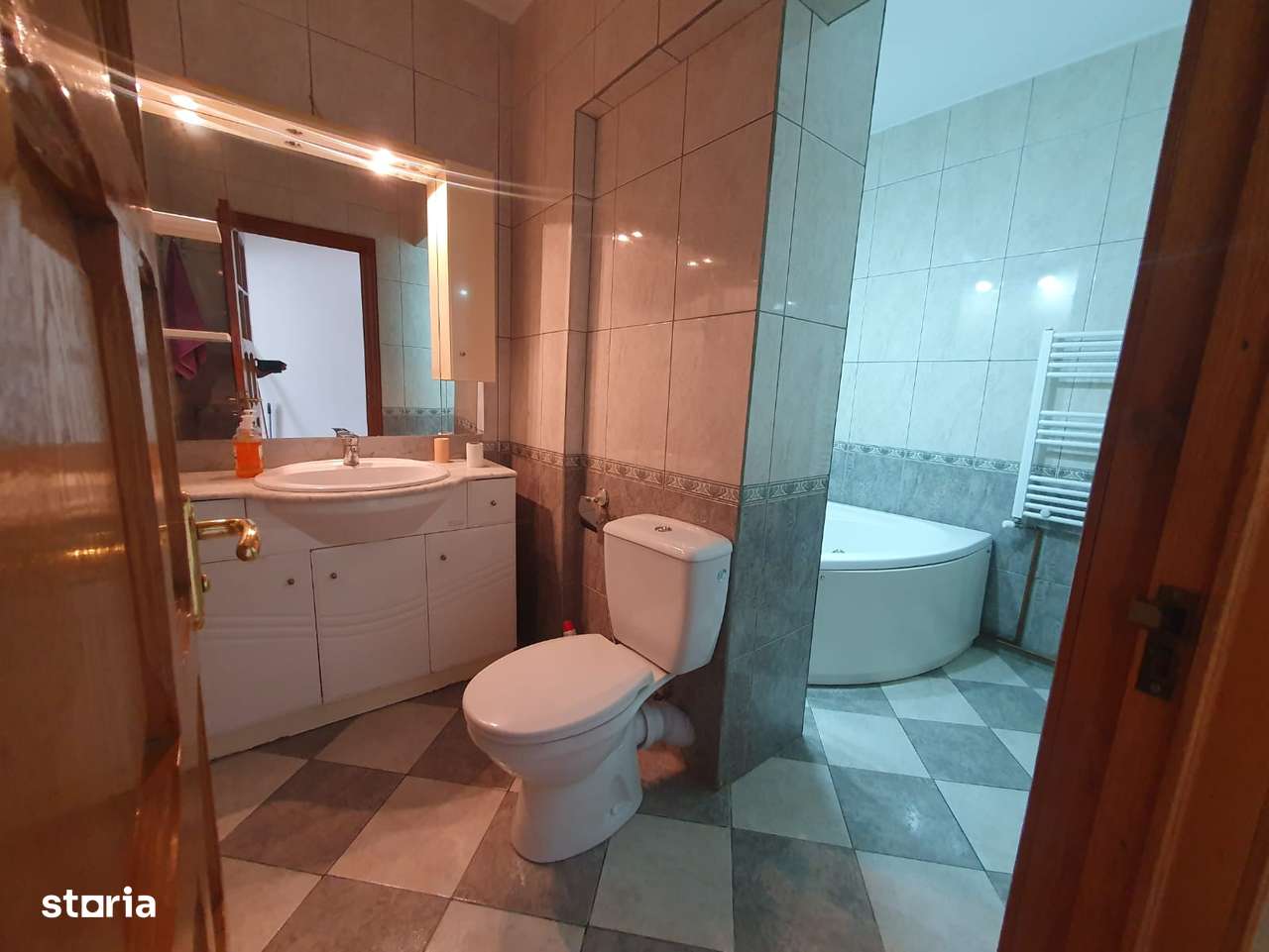 De vanzare apartament 3 camere etaj 1 Pod Ros-0