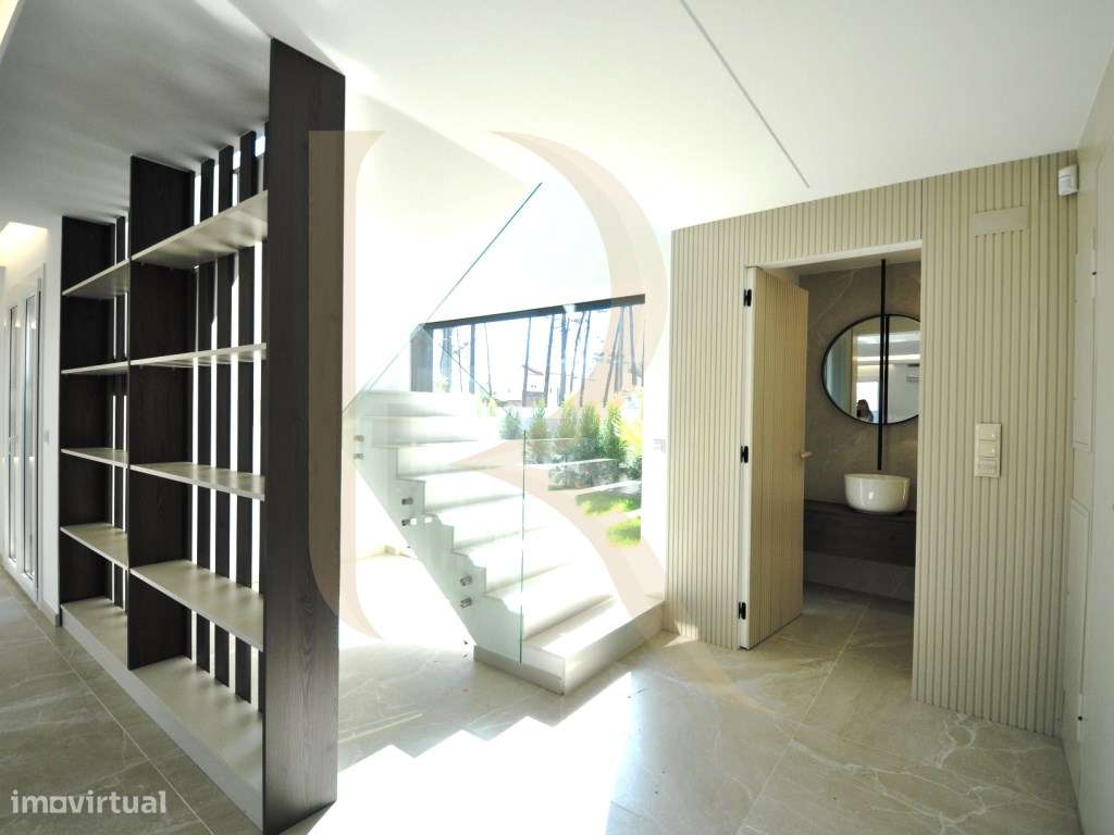 Moradia T3 isolada com piscina, churrasqueira e garagem na Aroeira-4