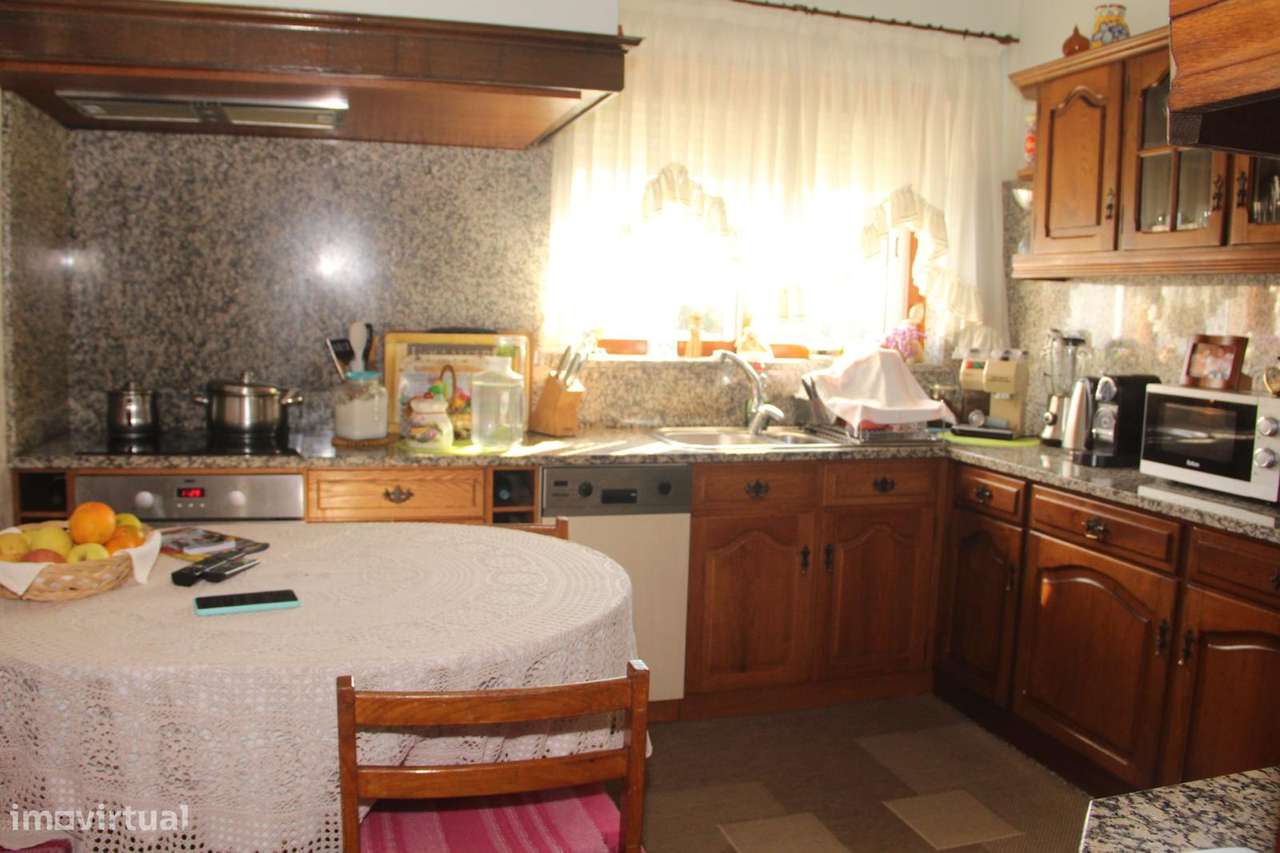 Moradia 4 Frentes lote com 980m2-44