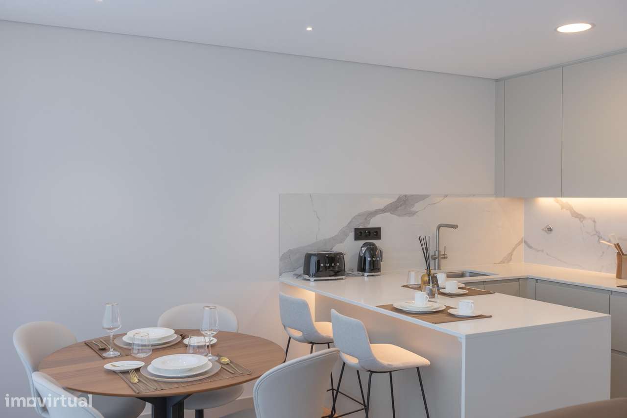 Aluga-se T2 novo, totalmente mobilado e equipado, bem localizado - Grande imagem: 2/44