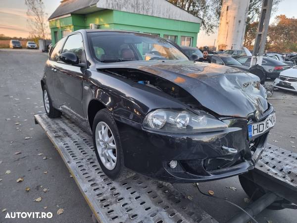 usa portiera fata stanga dreapta pompa abs servodirectie frana vacuum spirala volan chit ambreaj Alfa Romeo 147 motor 1.9JTD dezmembrez - 4