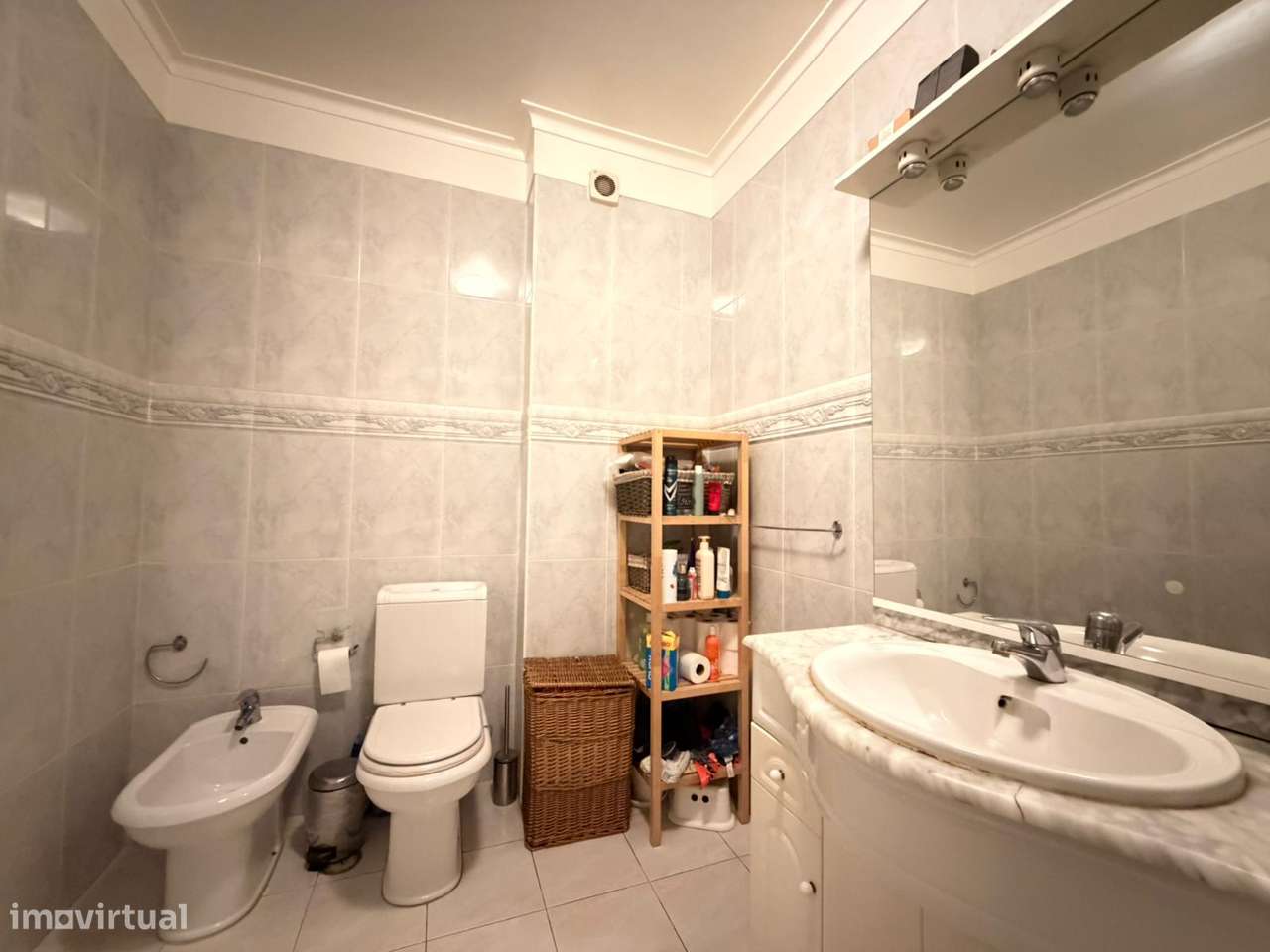 Apartamento T2 com arrecadação - zona Conquinha-15