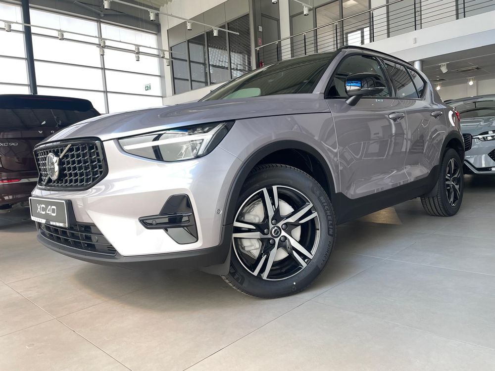 Volvo XC40 B3 AT FWD MHEV Plus Dark 2026