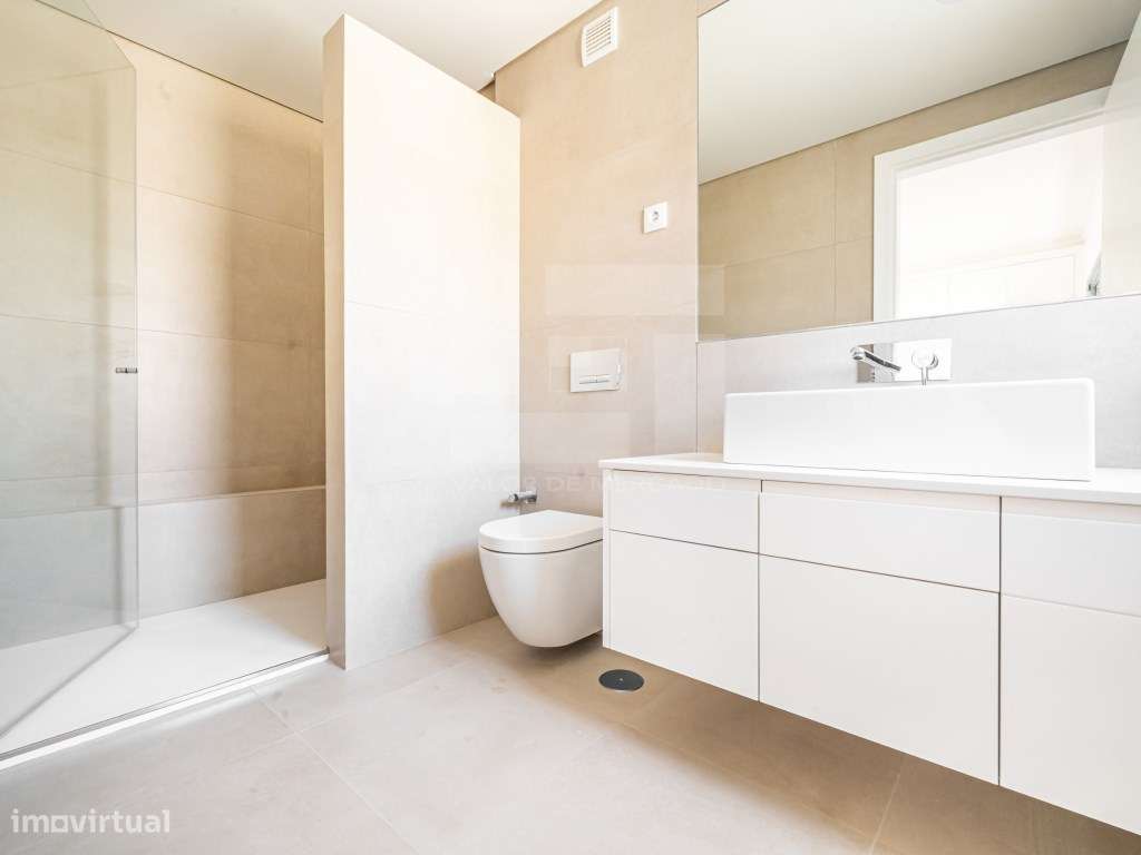 Moradia T4 unifamiliar, moderna, com piscina e estacionamento, Bice...-29