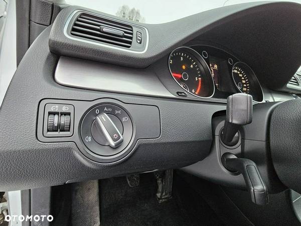 Volkswagen Passat 2.0 TDI Trendline - 24