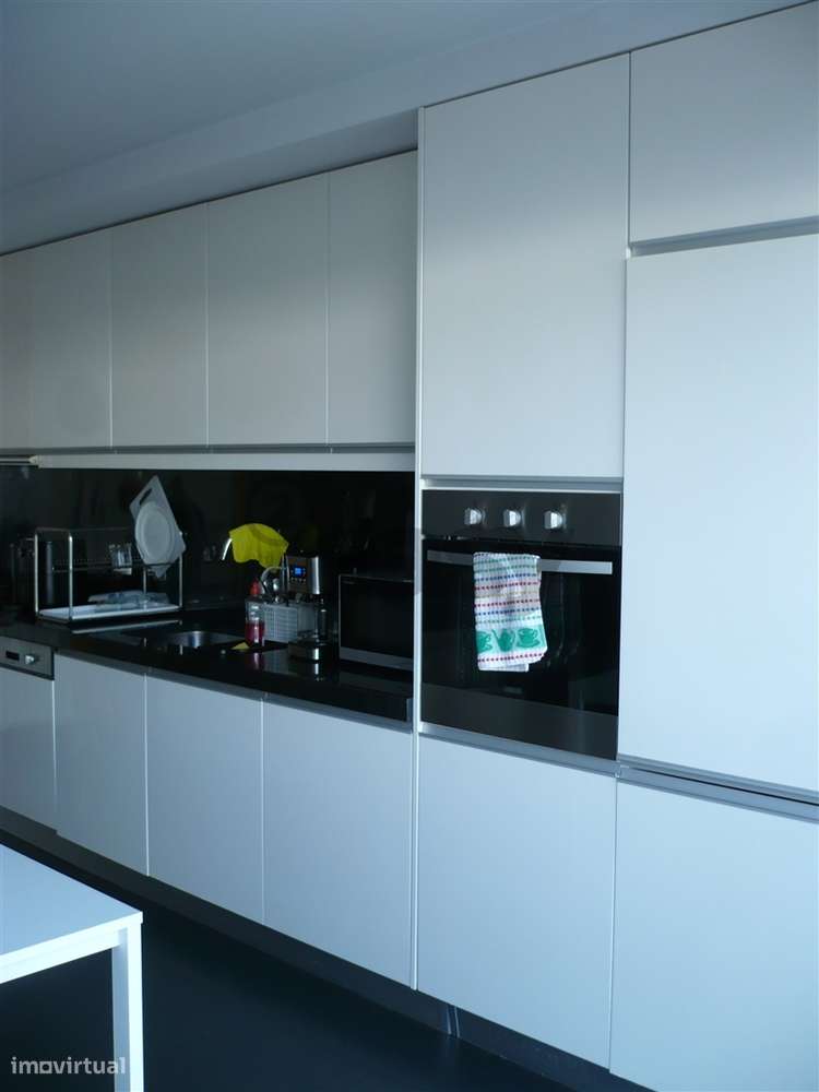 MORADIA EM BANDA T4 COM JARDIM-12