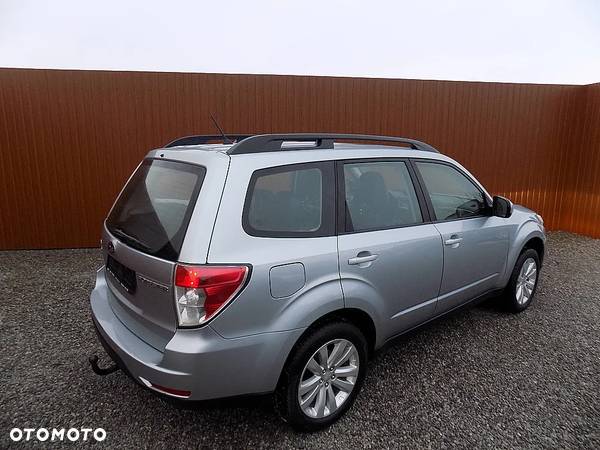 Subaru Forester 2.0 i Exclusive - 3