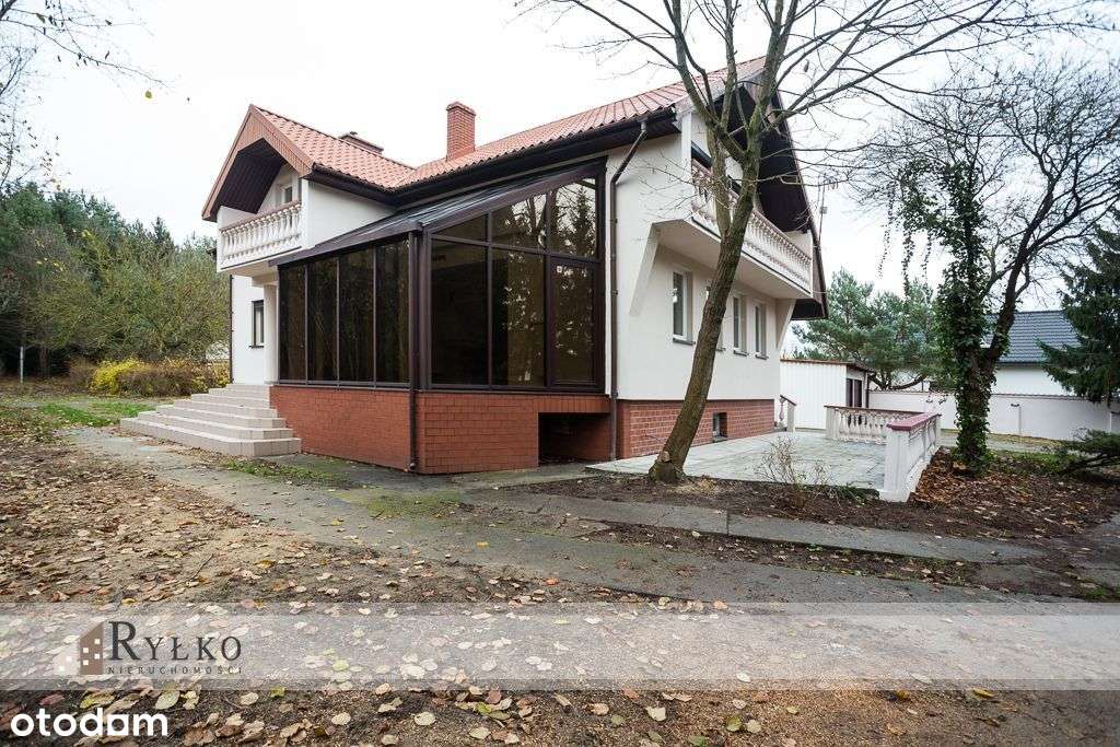 Przestrzenny dom w ciszy, z możliwą działalnością-16