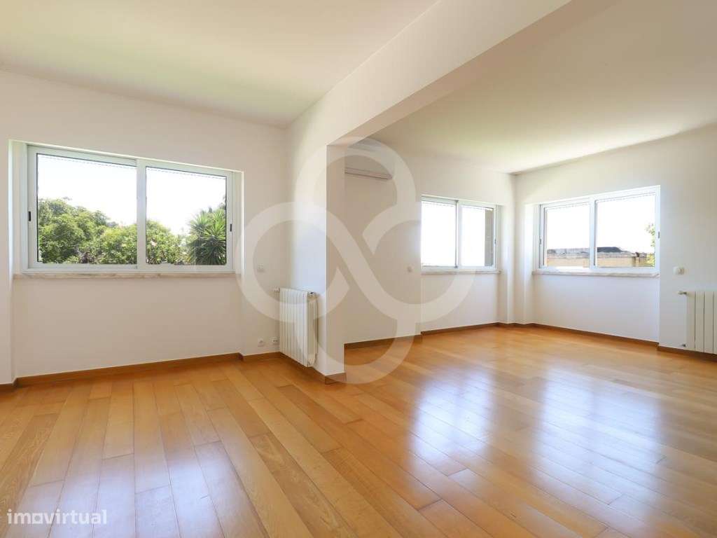 Moradia T6 Isolada no Estoril com piscina e garagem mais espaços ve...-15