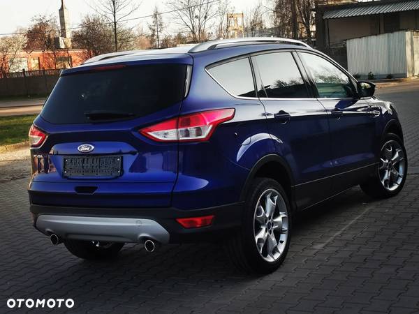 Ford Kuga 2.0 TDCi 2x4 Titanium - 4