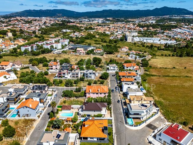 Moradia T4 + 1 com jardim e piscina, em Bicesse, Cascais-54