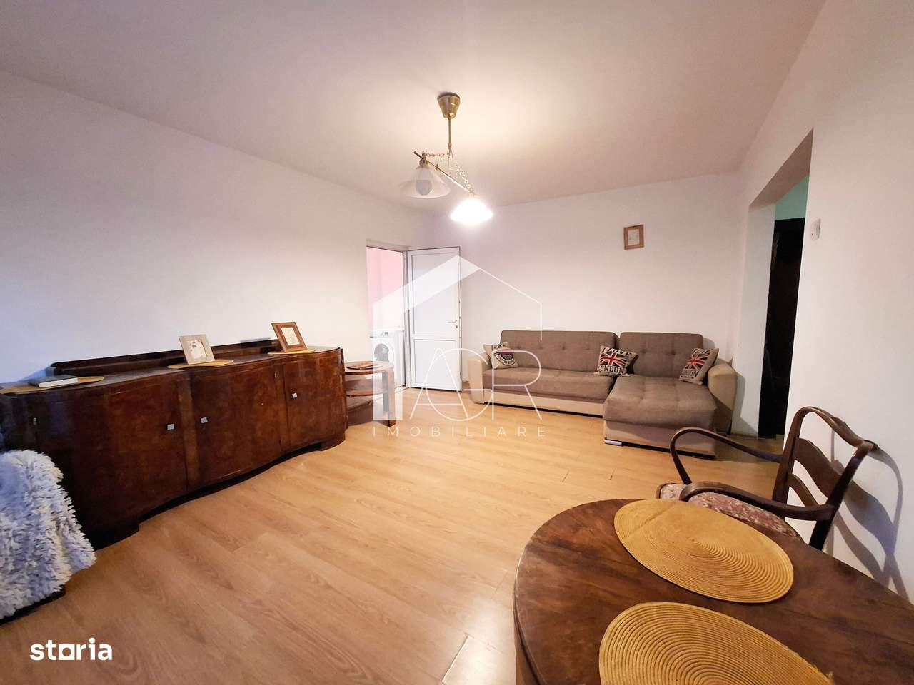 Apartament cu 2 camere de vanzare, zona Central-1