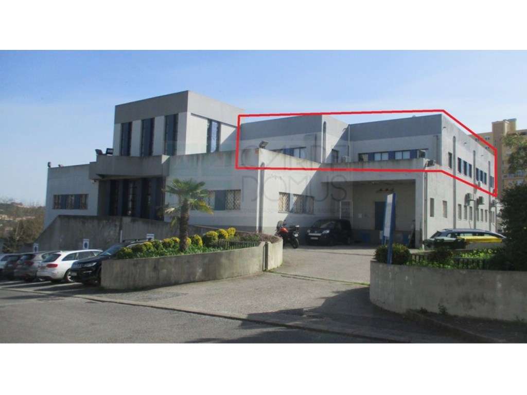 Espaçoso e funcional escritório, com 10 parqueamentos, em Carnaxide... - Grande imagem: 4/48