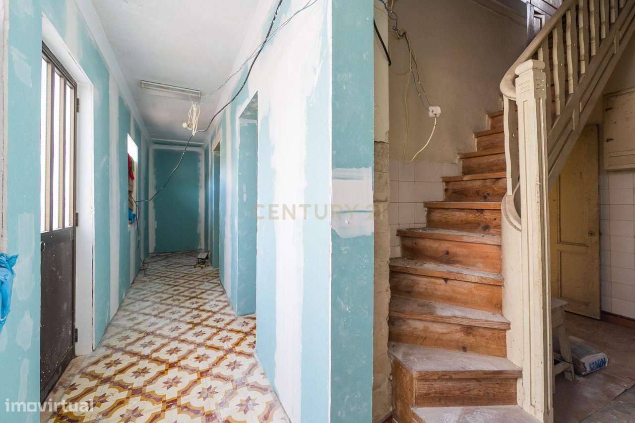 Propriedade com duas moradias geminadas-53