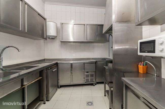 Prédio  2 Apartamentos 2 lojas Venda Barreiro-25