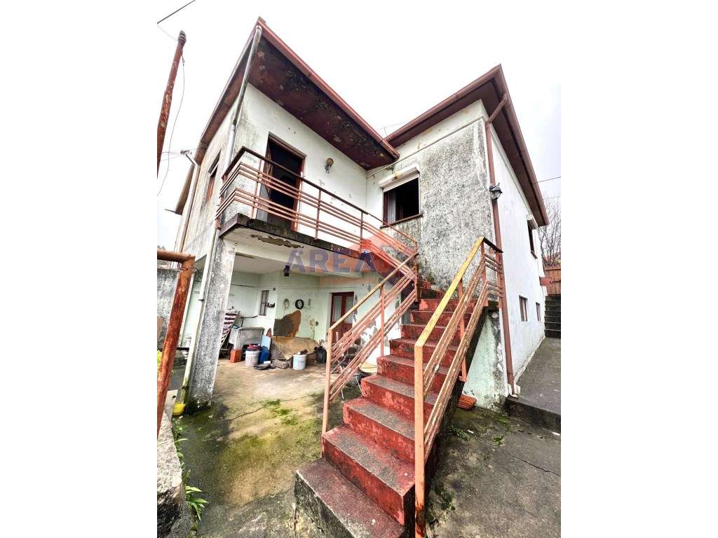 Moradia geminada de cave e rés do chão. - Grande imagem: 4/18