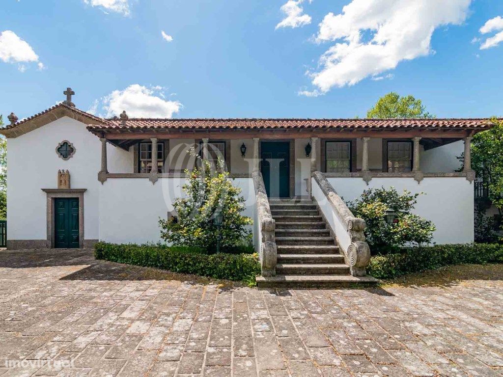 Quinta com casa senhorial T6, em Lousada, Porto