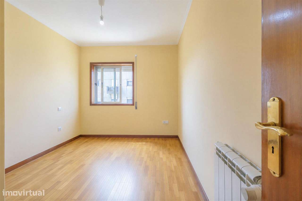 Apartamento T3 com Duas Garagens Fechadas em Águas Santas, Maia-18