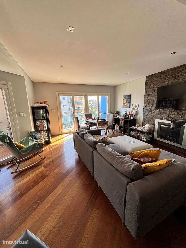 T2 com 2 varandas, cheio de luminosidade e acabamentos modernos - Grande imagem: 1/24