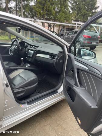 Toyota Avensis 1.8 Premium - 14