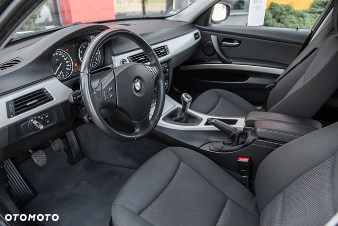 BMW Seria 3 318i Edition Sport - 8