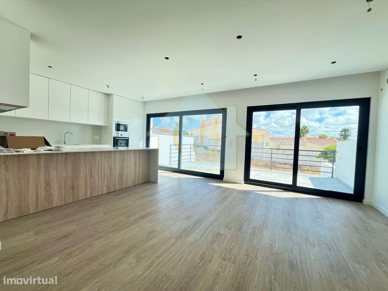 Moradia T4 Exclusiva em Santa Cruz – Faça do Mar o seu Vizinho-9