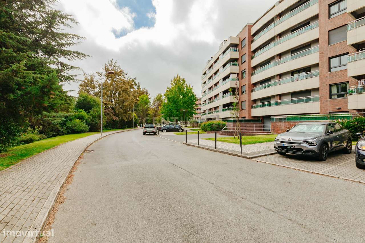 Apartamento T2 com Box Privativa, Urbanização Malvarosa, Alverca do Ri - Grande imagem: 4/48