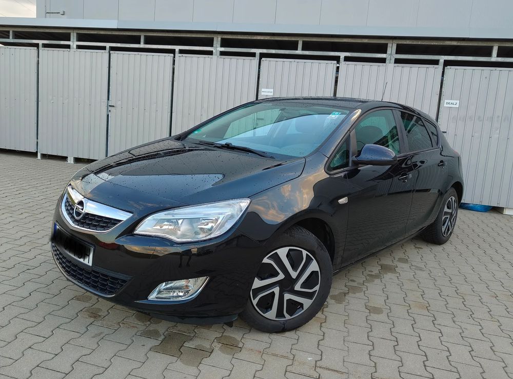 Opel Astra J 2011