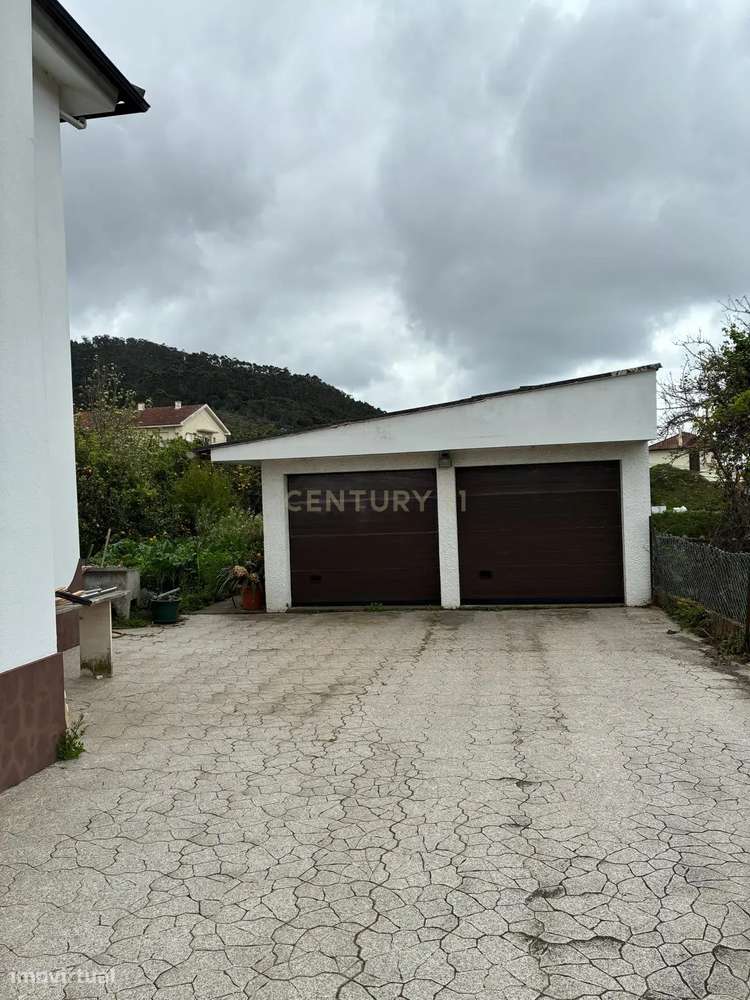 Moradia T7 com Vista Mar e Elevado Potencial em Areosa-34