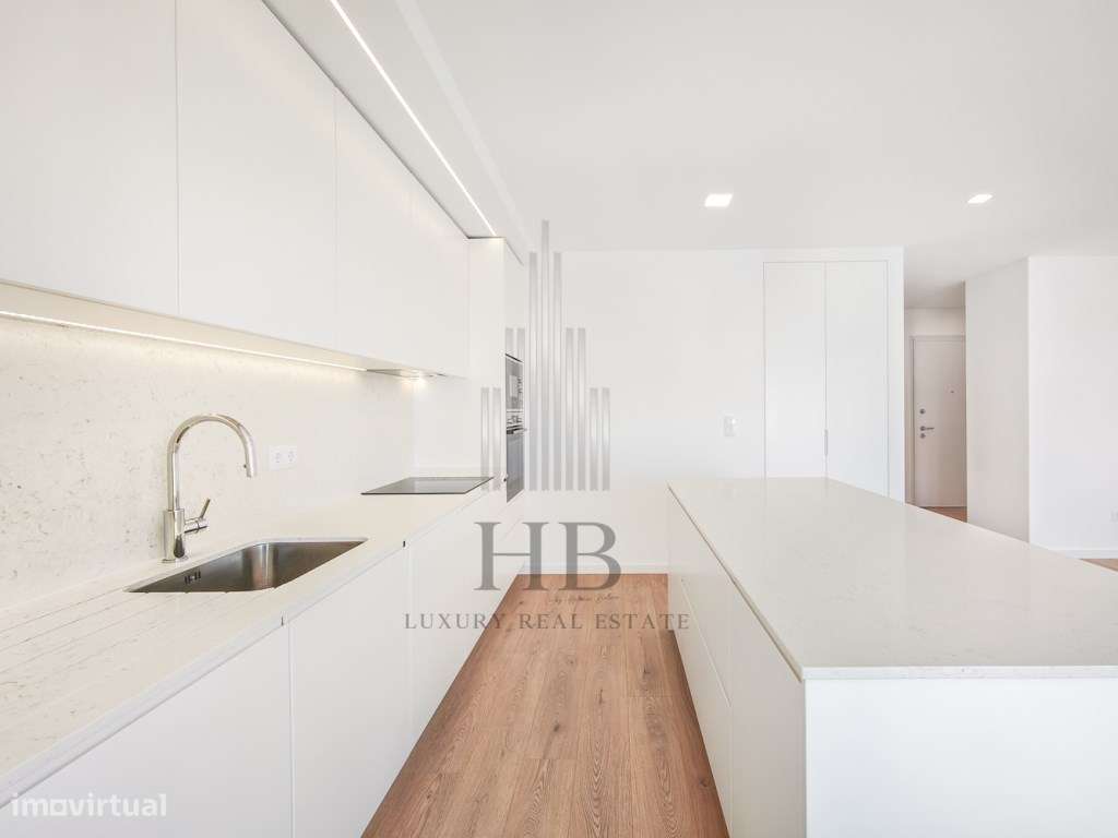 Apartamento T3 com varanda e vista Mar-10