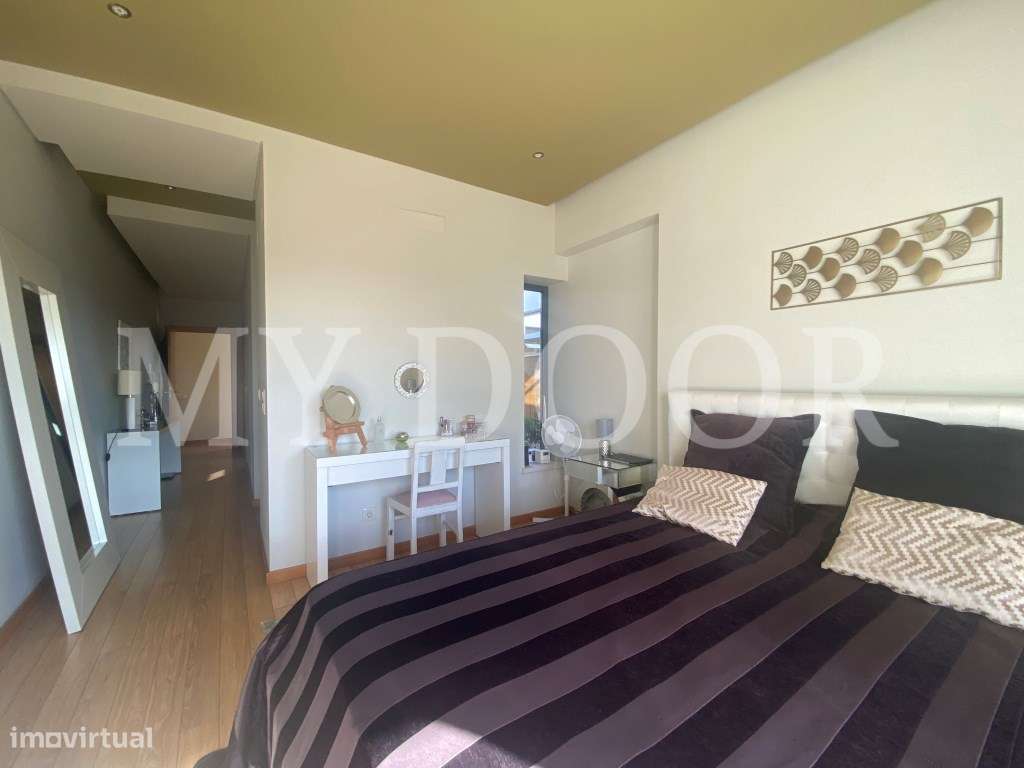 Loures - V4+1 Moradia c/ Piscina Privada - Varanda - Box + 2 parque...-44