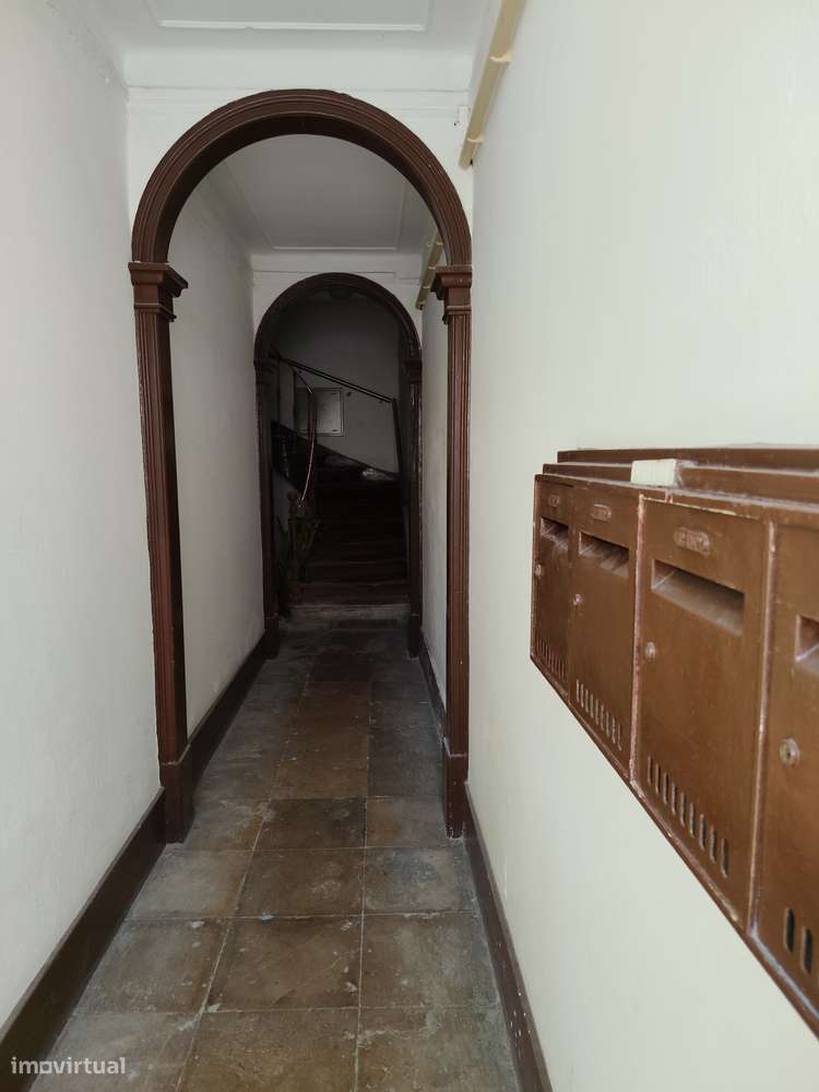 Arrenda-se T2 no centro de Alcântara - Grande imagem: 2/15