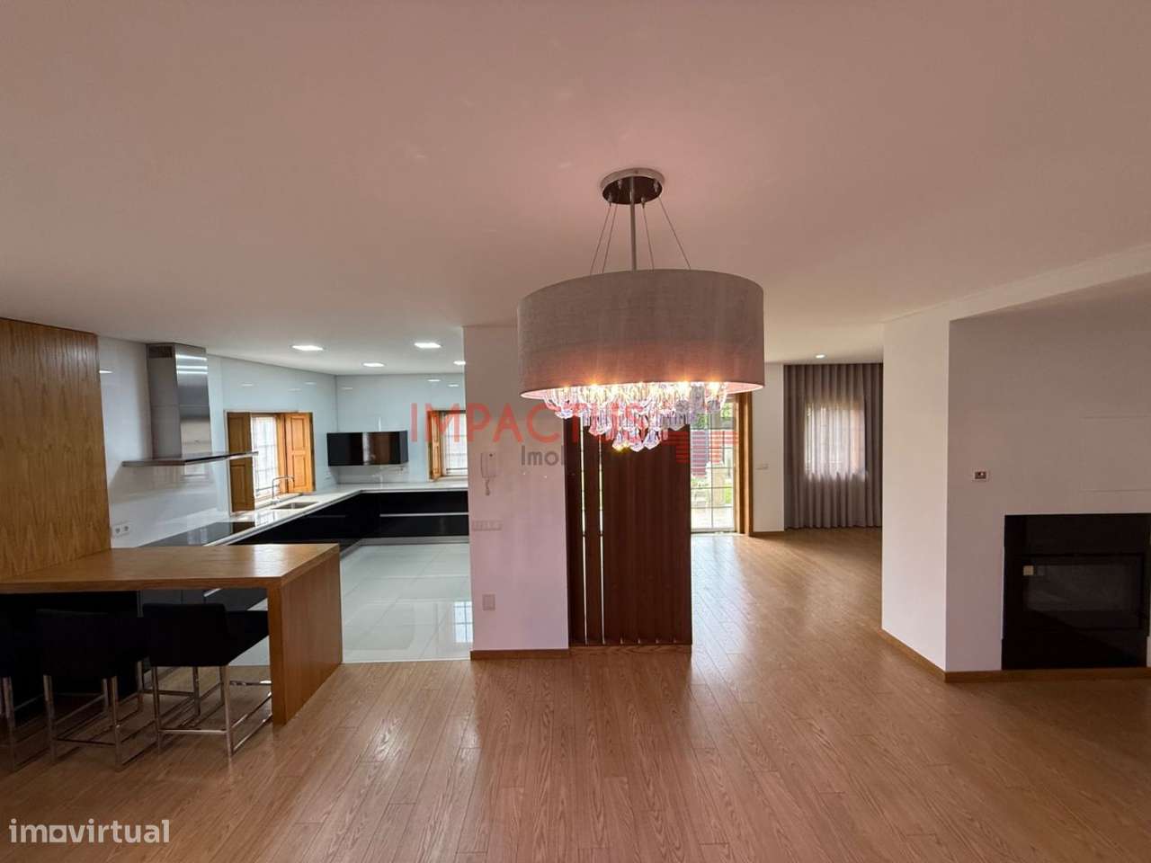 Imponente Moradia isolada com terreno de 1195m2-27