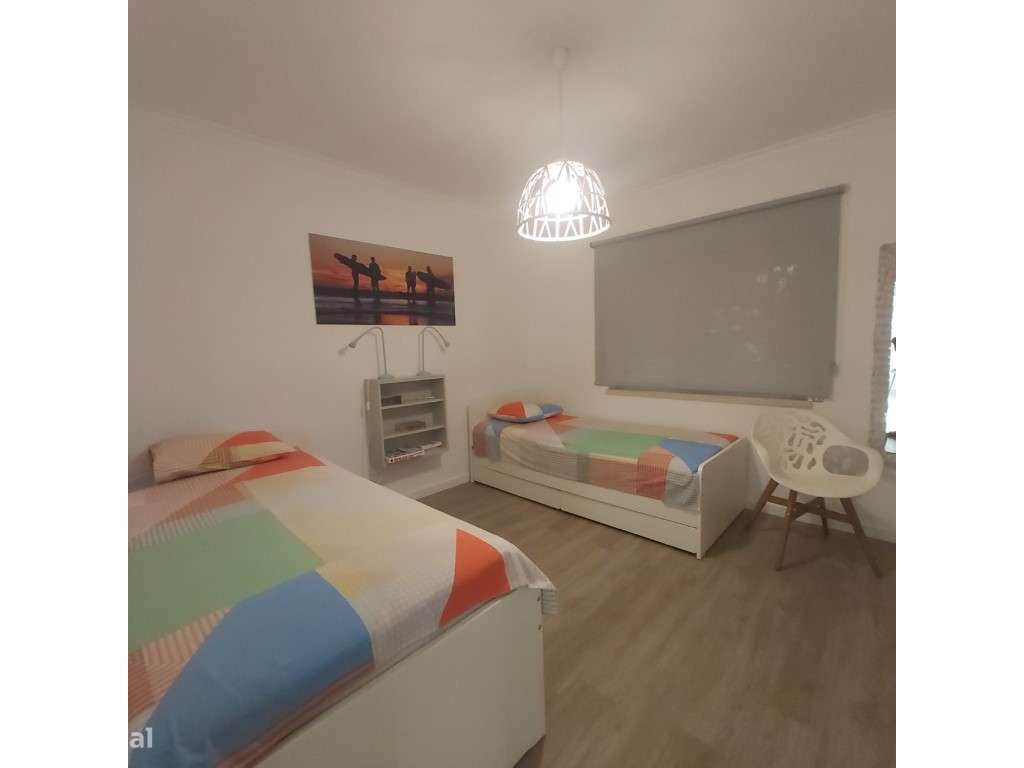 T2 remodelado em condomínio com piscina e campo de ténis-26