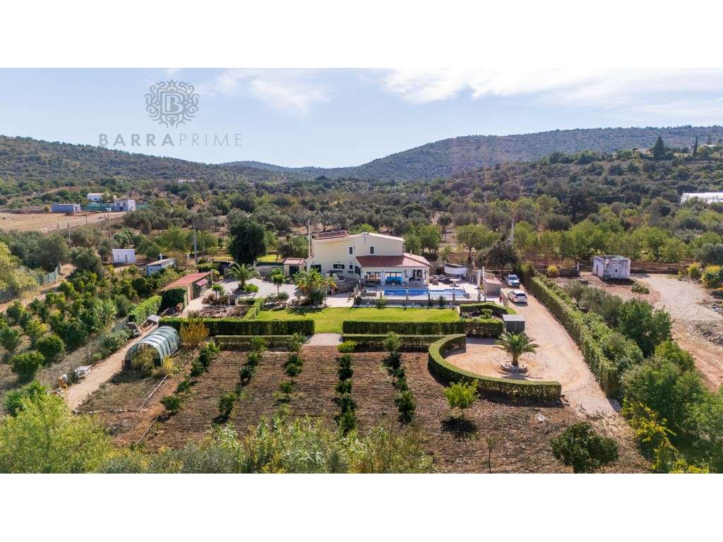 Villa Amarela de 3 quartos com amplo Terreno em Paderne - Grande imagem: 4/27