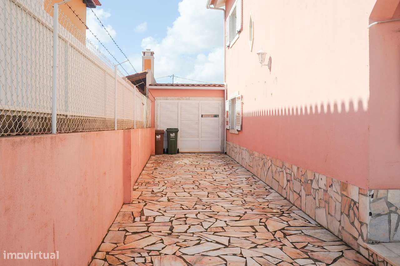 Moradia isolada de 6 assoalhadas com garagem - Zona tranquila-40